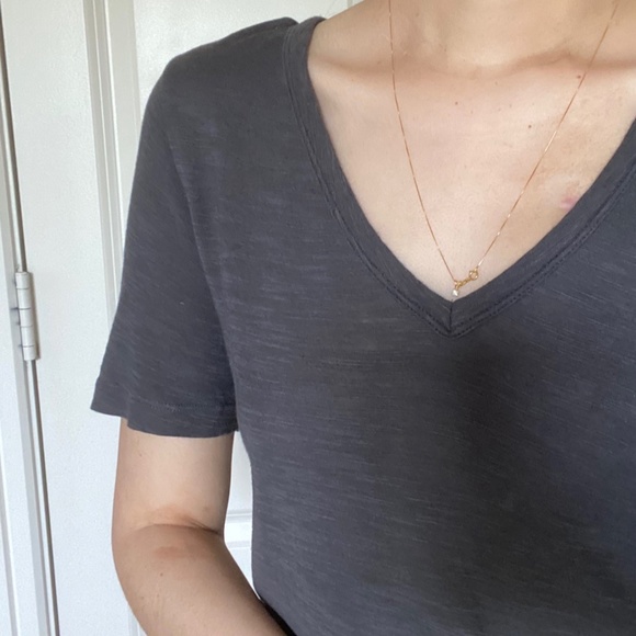 Banana Republic quarter sleeve v-neck basic tee - Picture 3 of 7